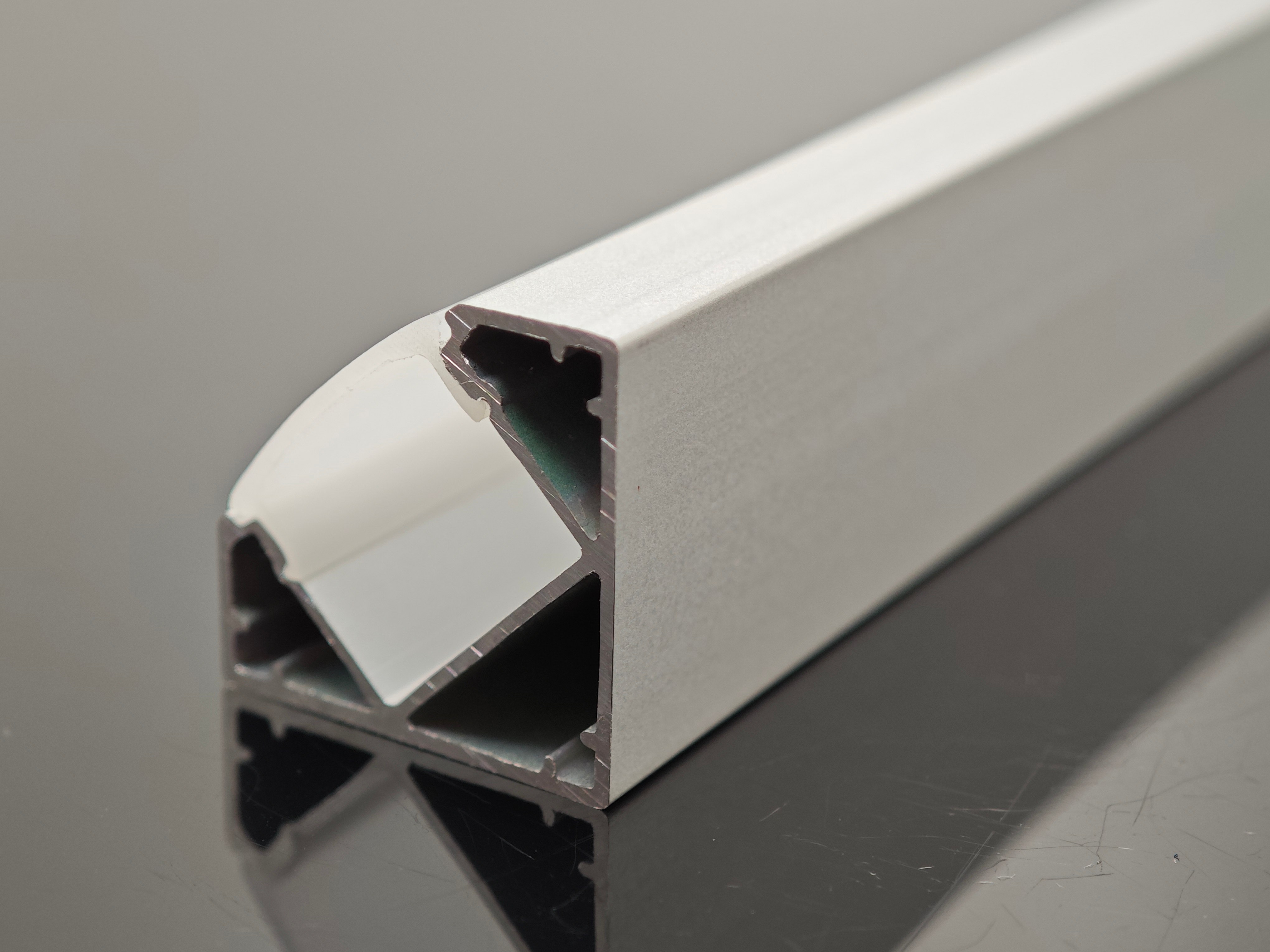 XH-088 18.6MM*18.6MM aluminum with PC diffuser