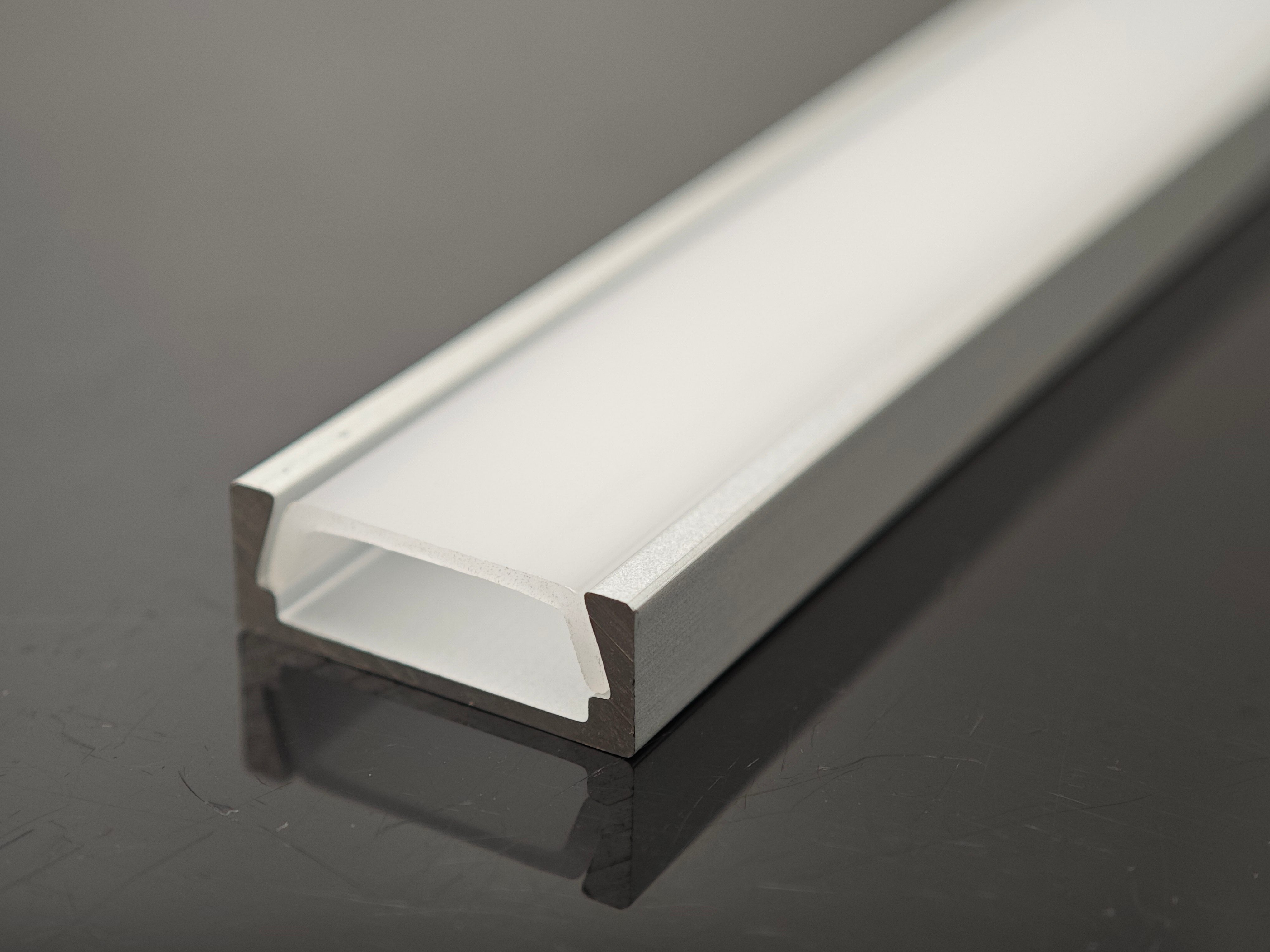XH-090 15.6MM*5.7MM aluminum with PC diffuser