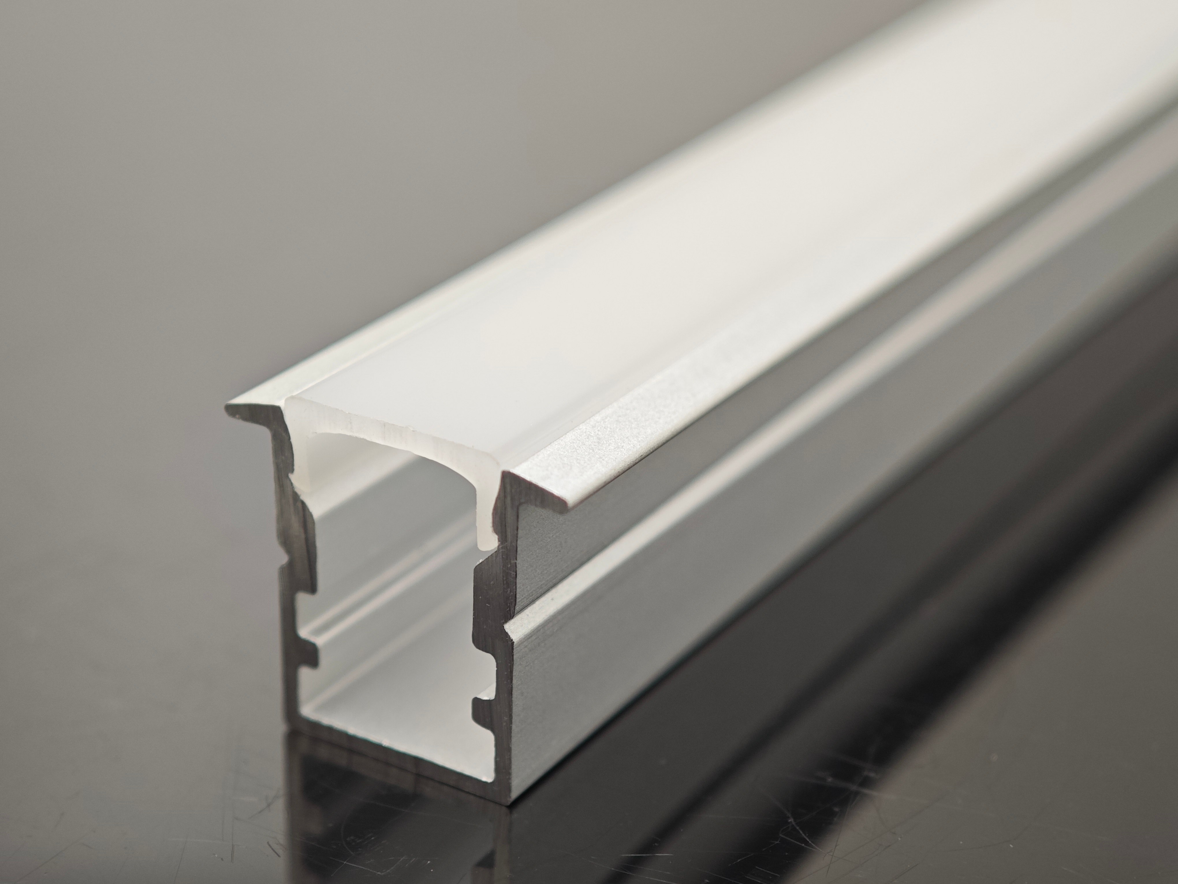 XH-106 10MM*13MM aluminum with PC diffuser