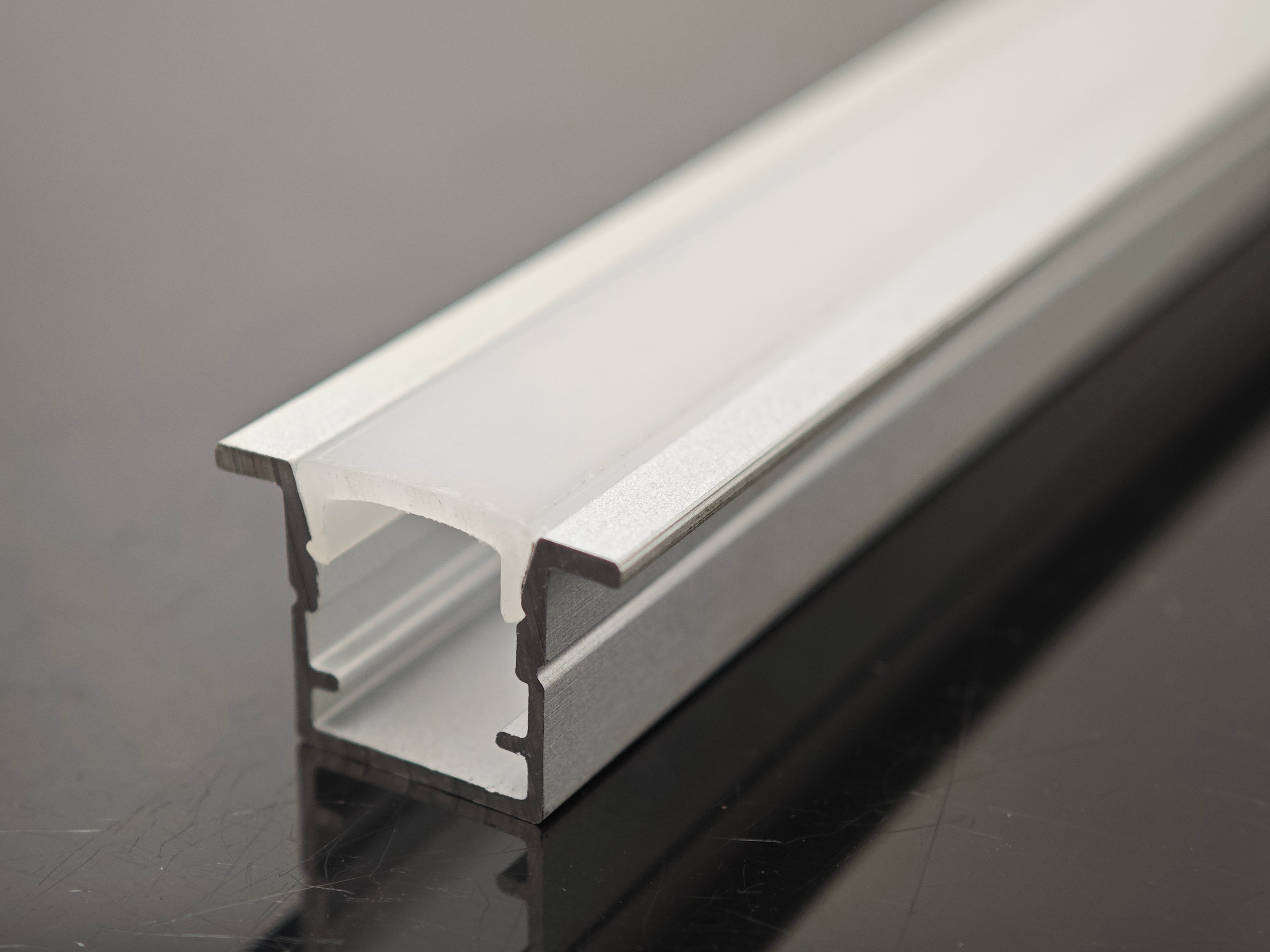 XH-108 10MM*10MM aluminum with PC diffuser
