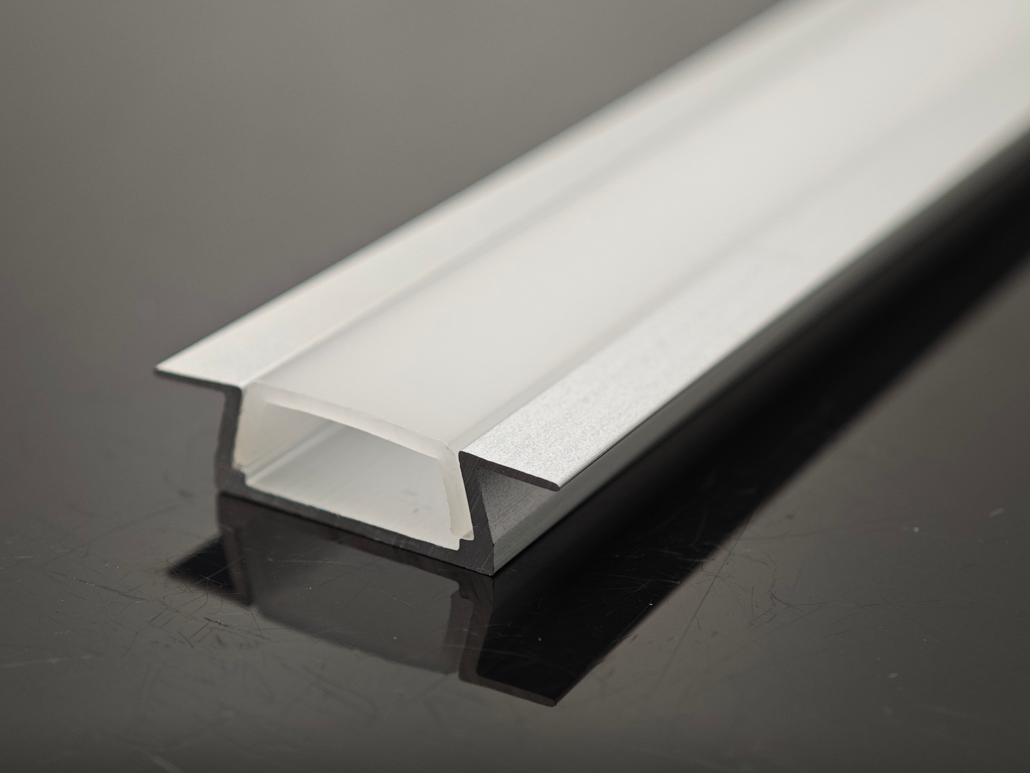 XH-120 15MM*6MM aluminum with PC diffuser