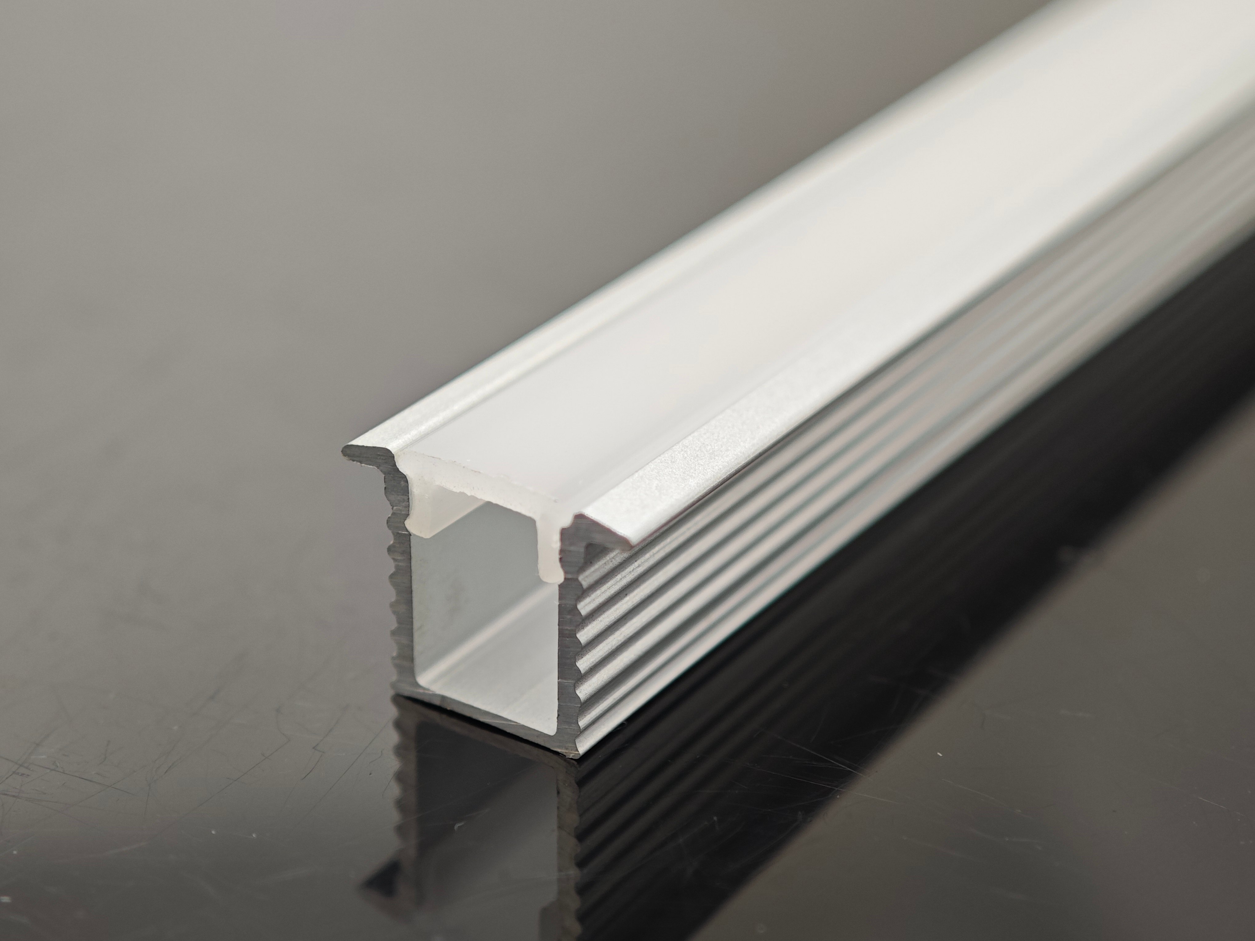 XH-133 8MM*9MM aluminum profile with PC diffuser