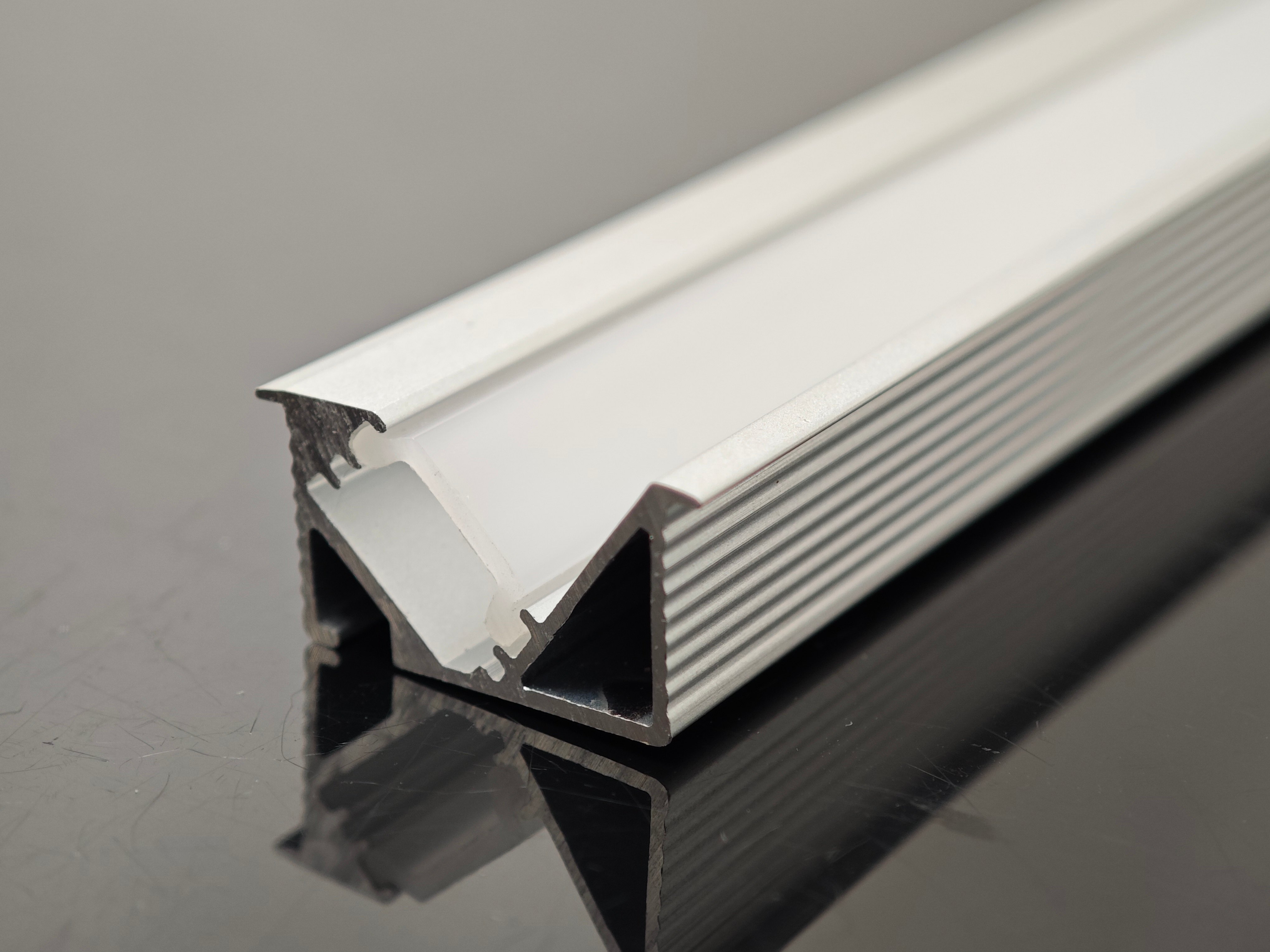 XH-136 17.2MM*10.5MM aluminum profile with PC diffuser